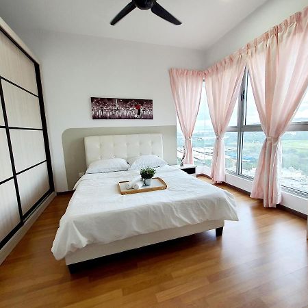 Residensi Flora Apartment Seri Kembangan Exterior foto