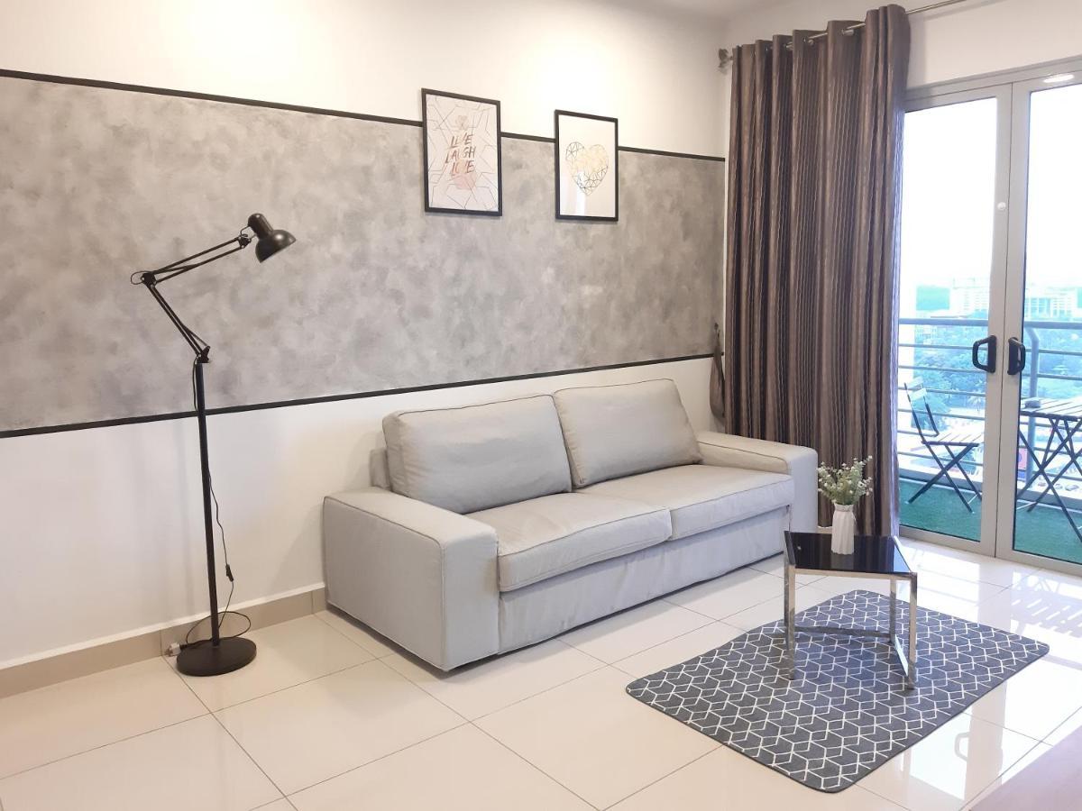 Residensi Flora Apartment Seri Kembangan Exterior foto