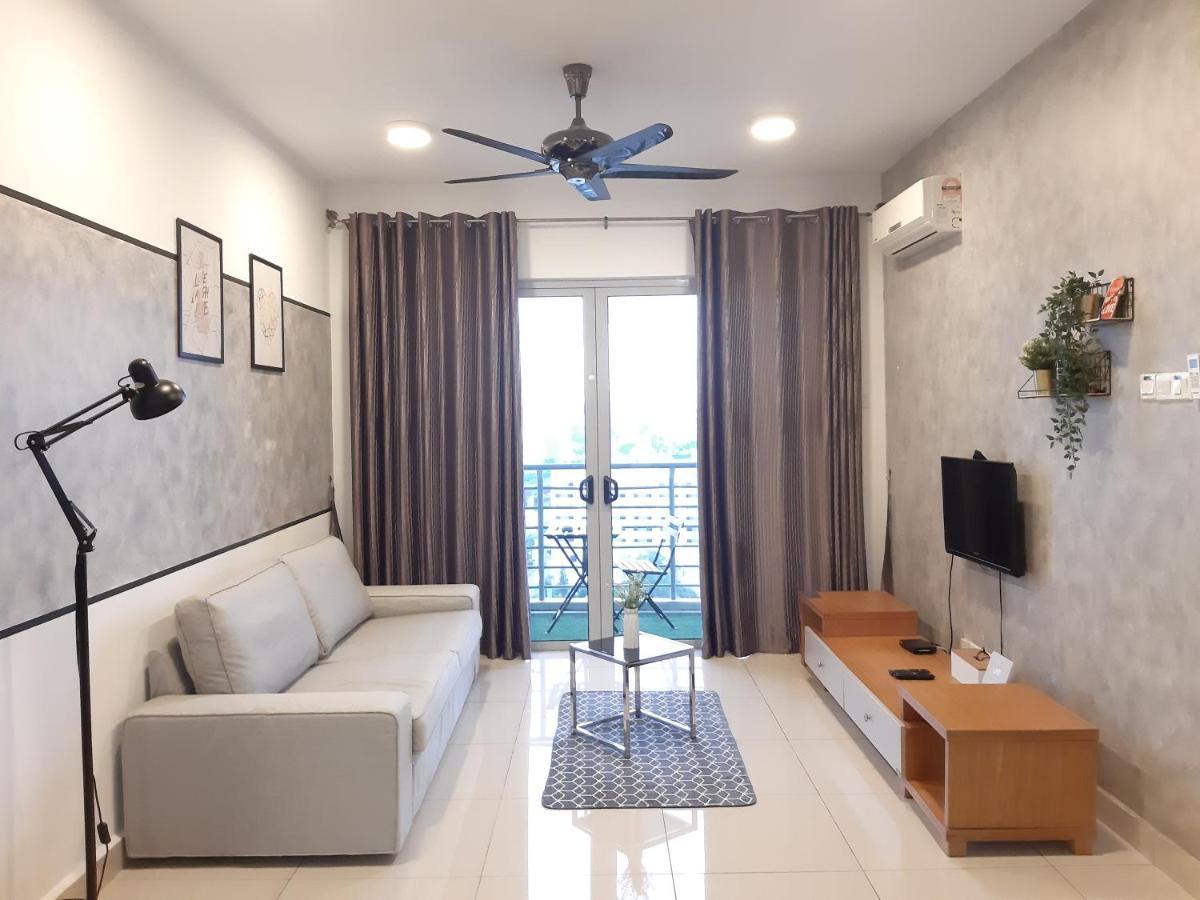 Residensi Flora Apartment Seri Kembangan Exterior foto