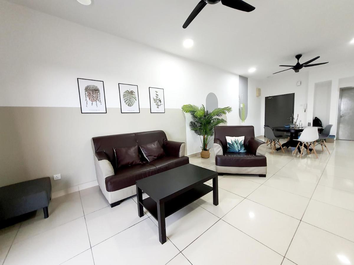 Residensi Flora Apartment Seri Kembangan Exterior foto