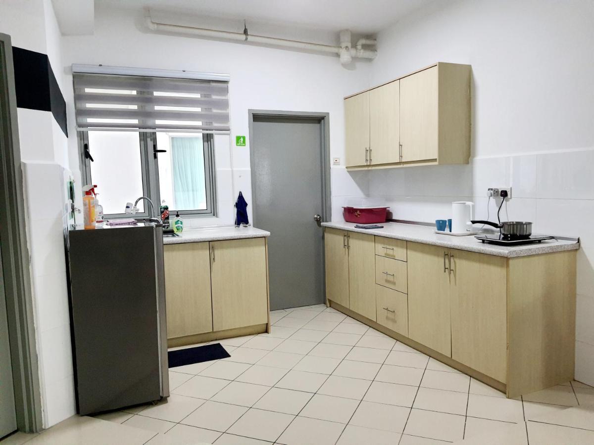 Residensi Flora Apartment Seri Kembangan Exterior foto