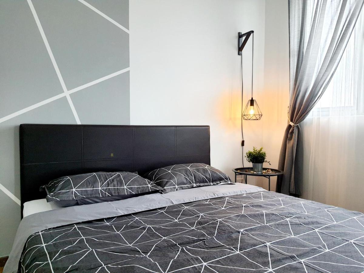Residensi Flora Apartment Seri Kembangan Exterior foto