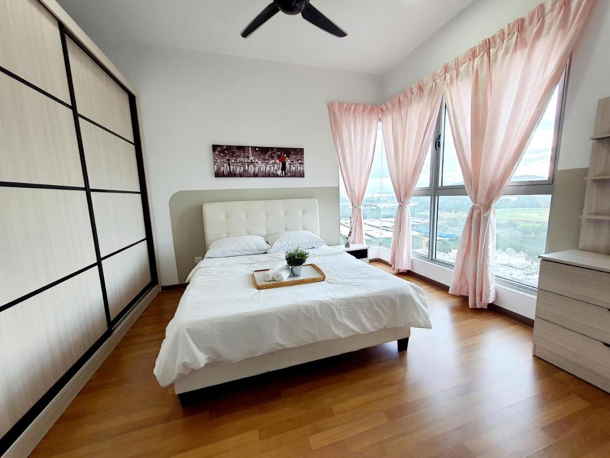 Residensi Flora Apartment Seri Kembangan Exterior foto