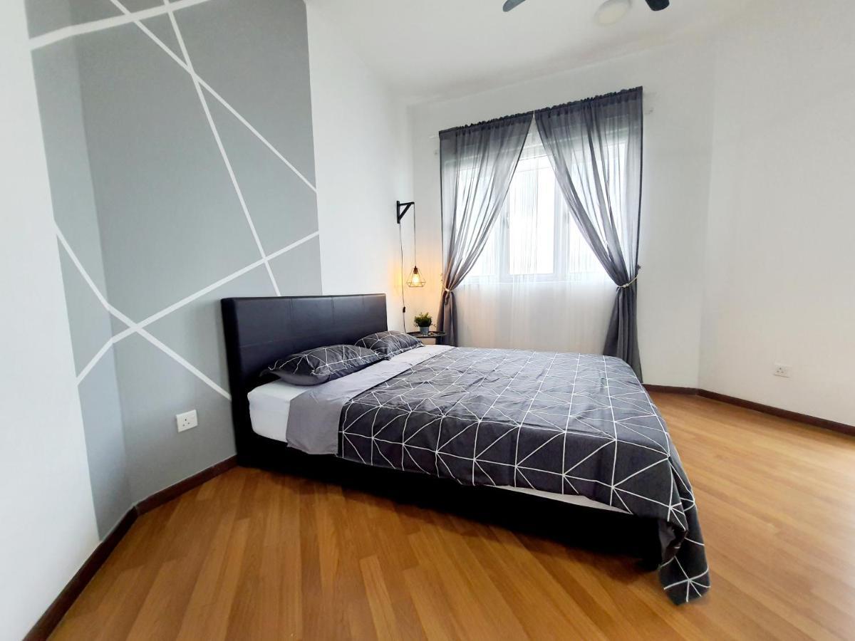 Residensi Flora Apartment Seri Kembangan Exterior foto