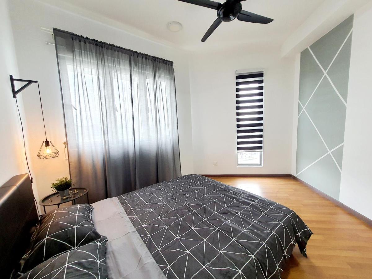 Residensi Flora Apartment Seri Kembangan Exterior foto