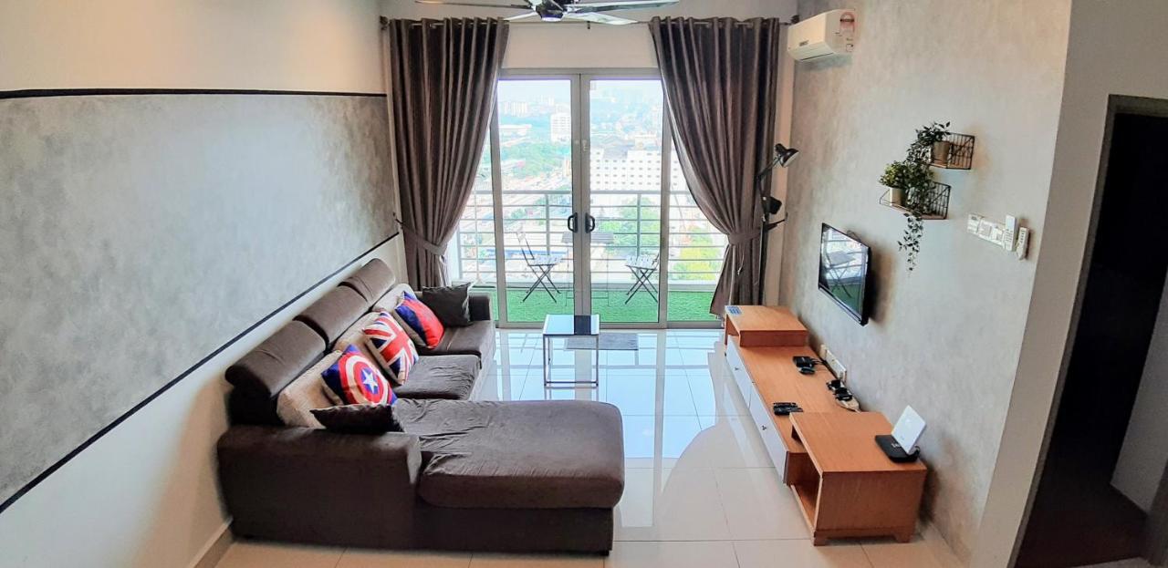 Residensi Flora Apartment Seri Kembangan Exterior foto
