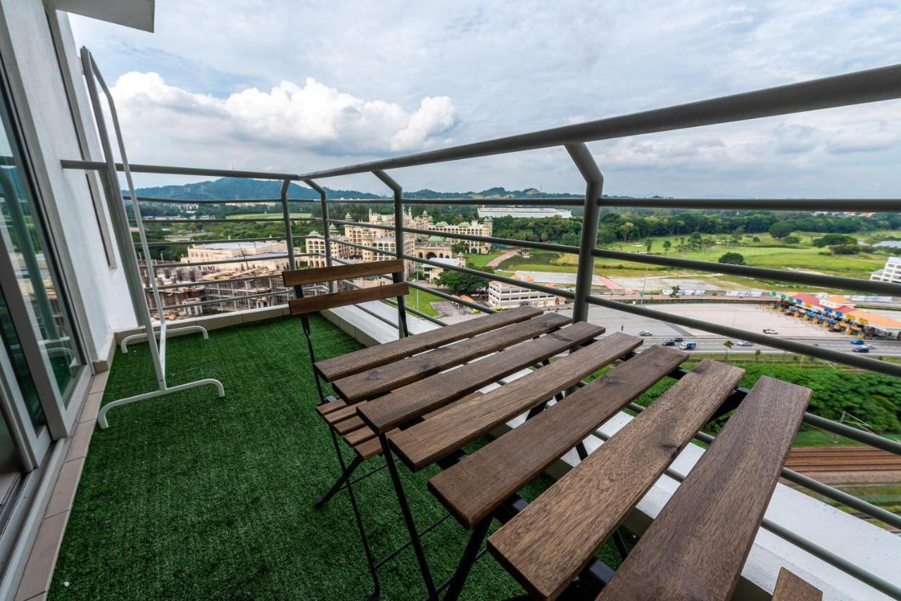 Residensi Flora Apartment Seri Kembangan Exterior foto